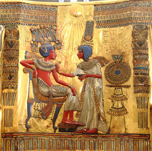 720px-Respaldo_del_trono_de_oro_de_Tutankamón.png